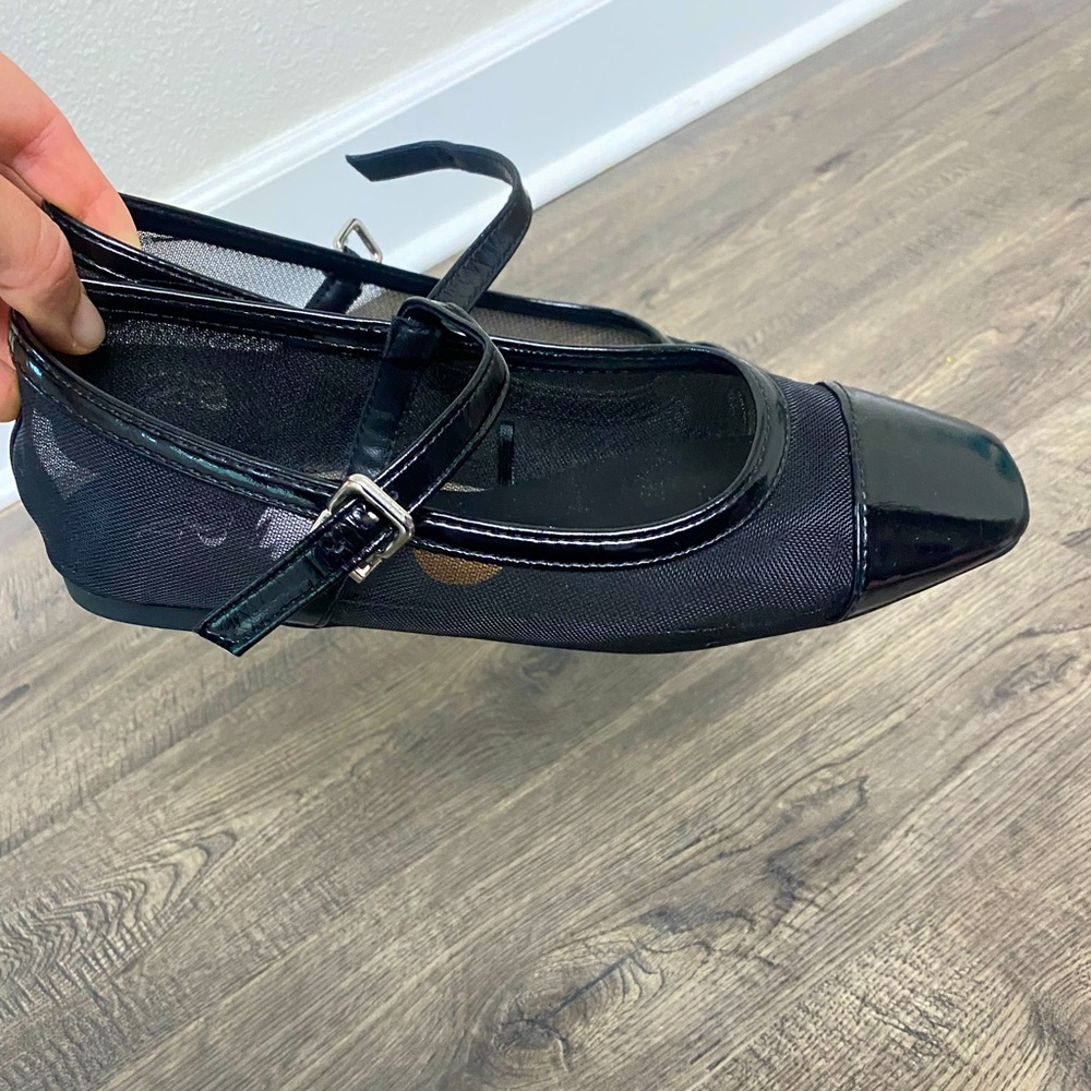 Chic Black Women's Flats with Buckle Strap